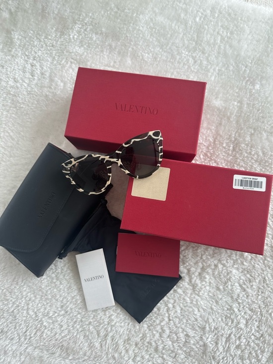 Authentic Valentino VA4089 5149/13 Women Black Cat Eye Sunglasses retail $422